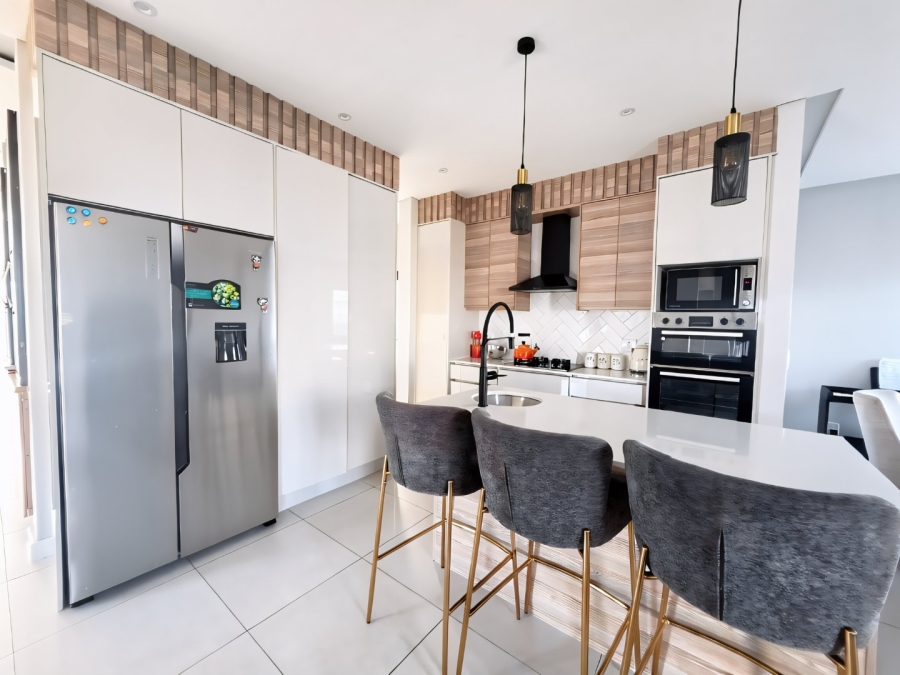 To Let 4 Bedroom Property for Rent in Sandown Western Cape